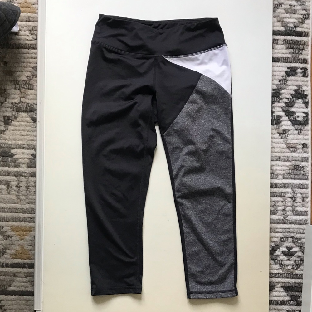 Zella two tone color blocked grey white 3/4 leggings